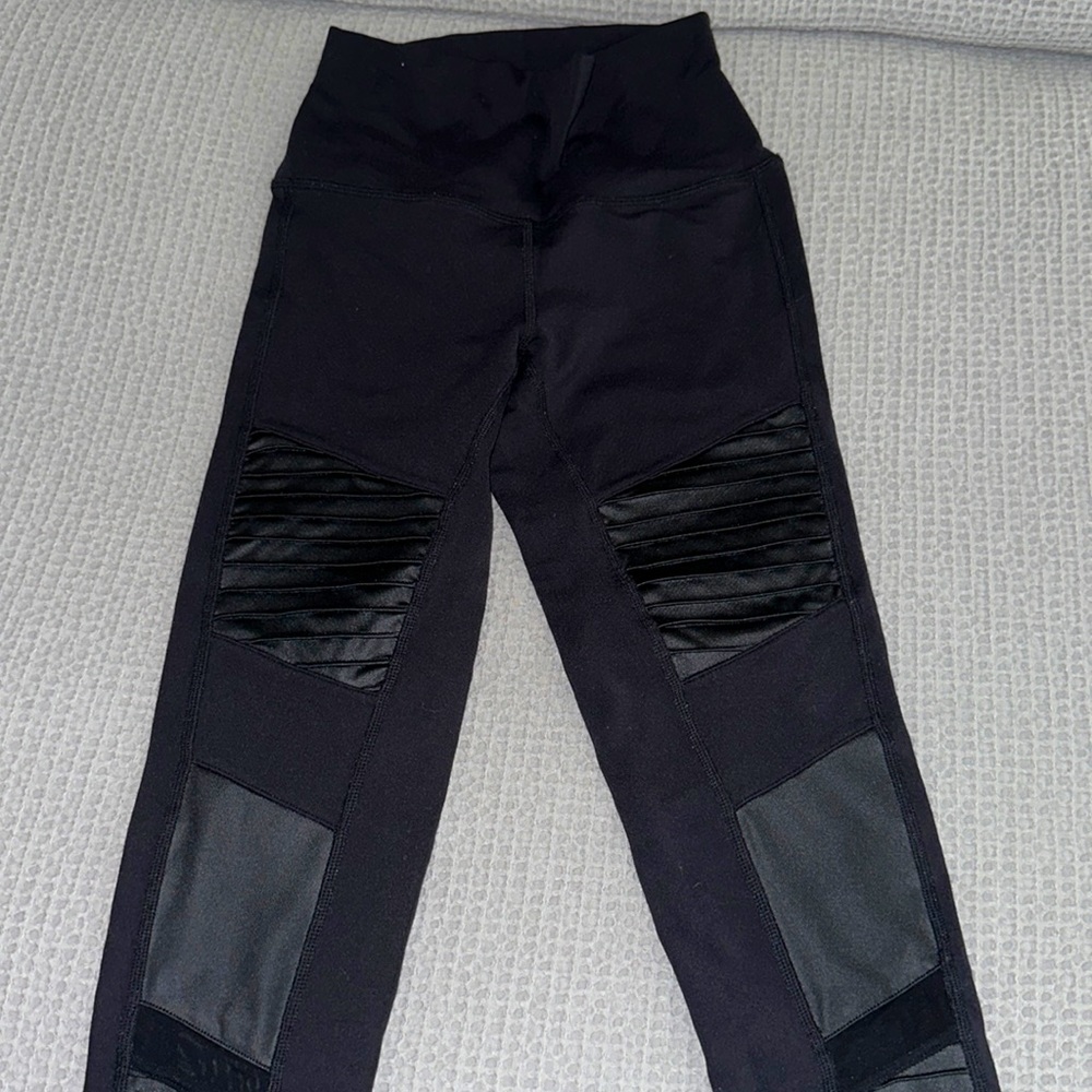 Women’s Alo ankle moto leggings
